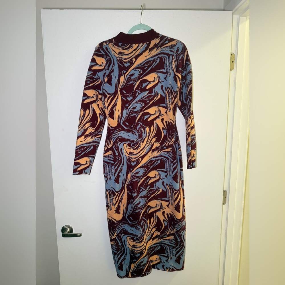 Elegant Swirl Patterned Dress - Picture 2 of 6